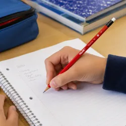 Ołówek Szkolny z Gumką Sześciokątny HB Milan 1szt.